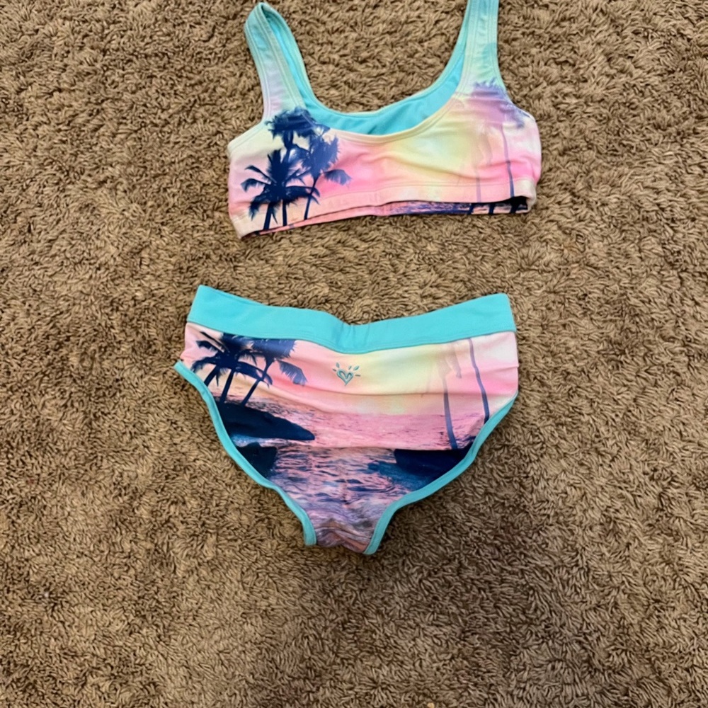 Cute bikini - Picture 2 of 2